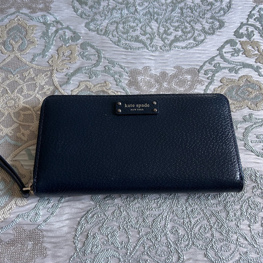 Kate Spade original wallet ( slightly used)